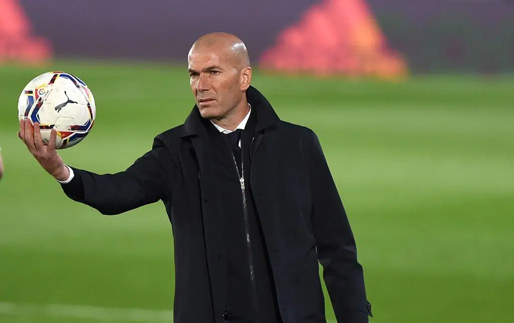 Zinédine Zidane (Zizou) : footballeur international français et milieu offensif devenu entraineur