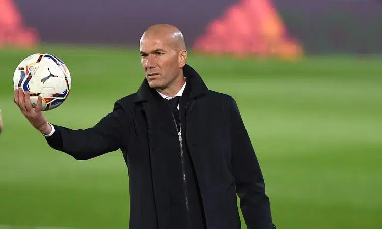 Zinédine Zidane (Zizou) : footballeur international français et milieu offensif devenu entraineur