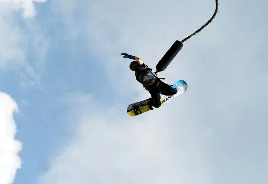 Optez pour un saut à l’élastique en tandem