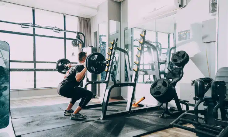 Quel type d'activité physique est pratiqué dans uen salle de sport à Besançon ?